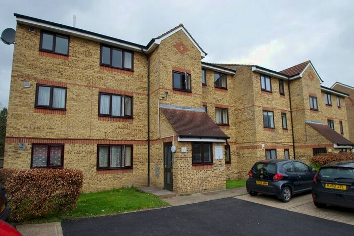 1 Bedroom Flat To Rent In Farne House, Scammell Way, Watford, WD18