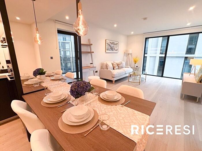 2 Bedroom Flat To Rent In Fountain Park Way, London, W12