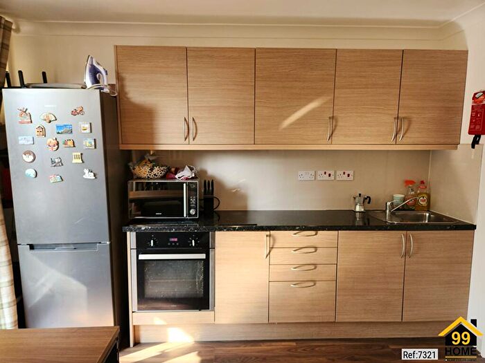 Flat To Rent In Windsor Crescent, Wembley, Middlesex, HA9