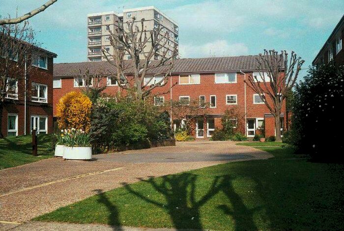 1 Bedroom Flat To Rent In Regent Square, Bow, London, E3