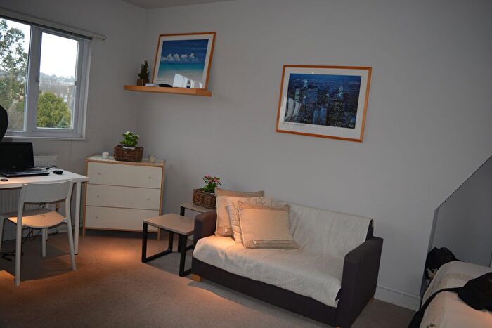 Studio To Rent In Hendon Way, London, NW2