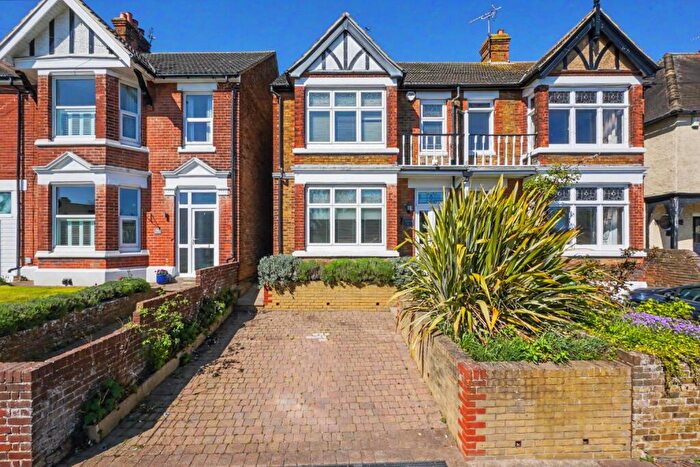 3 Bedroom Semi Detached House For Sale In Borden Lane, Sittingbourne, ME10