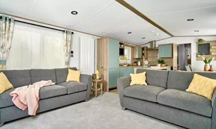 2 Bedroom Mobile/park Home For Sale In St. Leonards, Ringwood, BH24