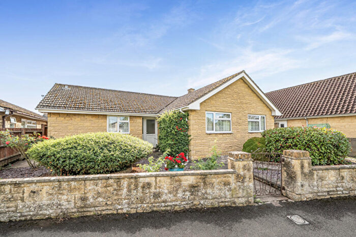 3 Bedroom Bungalow For Sale In Tubb Close, Bicester, Oxfordshire, OX26