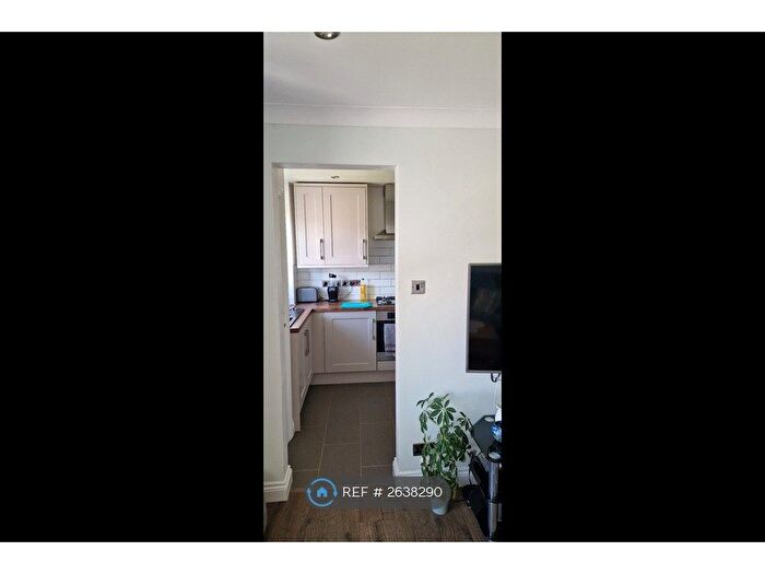 2 Bedroom Flat To Rent In Albion Road, Sutton, SM2