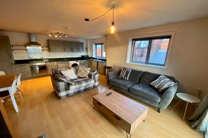 2 Bedroom Flat To Rent In Highland Court, Nottingham, NG5