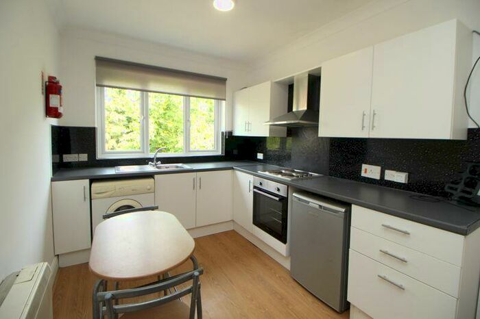 Studio To Rent In London Road, High Wycombe, HP11