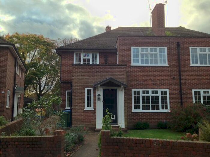 2 Bedroom Maisonette To Rent In Linden Close, Thames Ditton KT7