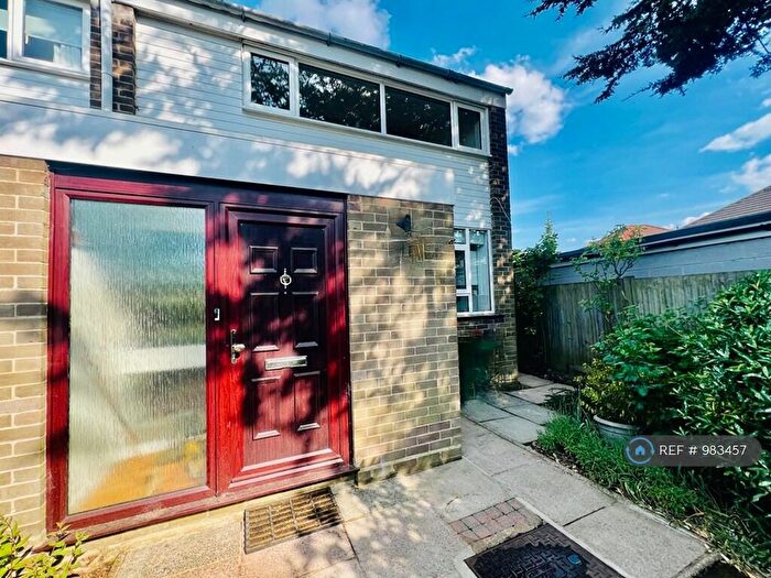 3 Bedroom End Of Terrace House To Rent In Ingrams Close, Hersham, Walton-On-Thames, KT12