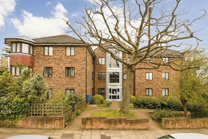 2 Bedroom Flat For Sale In Park View Road, Ealing, W5