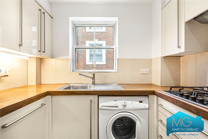 1 Bedroom Apartment For Sale In Cavendish House, Woodside Grange Road, N12