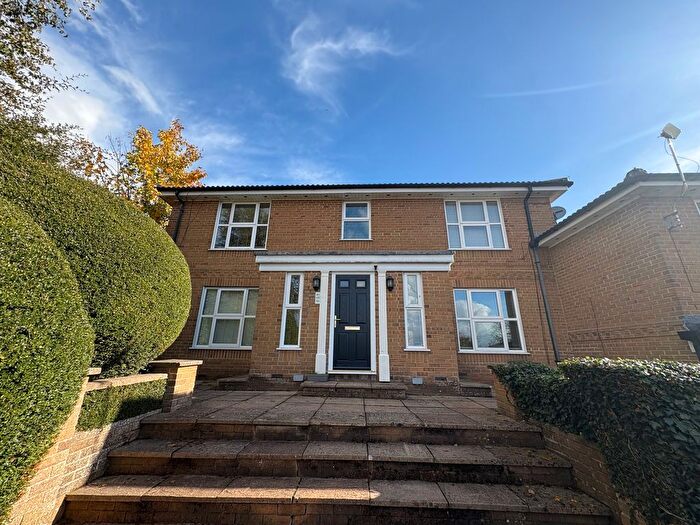 2 Bedroom Flat To Rent In Tithe Barn Crescent, Swindon, SN1
