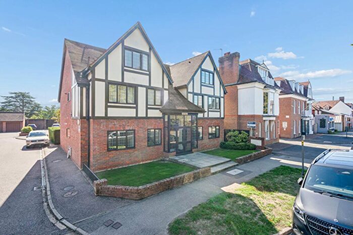 2 Bedroom Flat For Sale In Warwick Road, Boleyn Mansions, HP9
