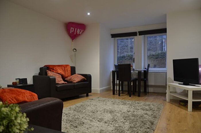 3 Bedroom Flat To Rent In Ground Flat, Winstanley Terrace, LS6