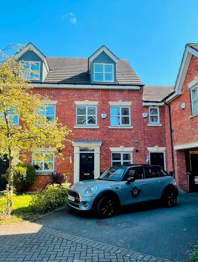 3 Bedroom Mews To Rent In Salisbury Close, Crewe, CW2