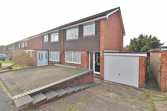 3 Bedroom Semi-Detached House To Rent In Roselands, Horndean, PO8