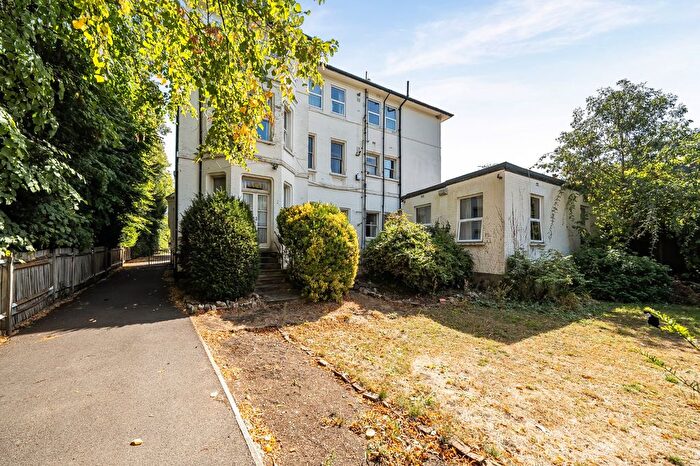 2 Bedroom Flat For Sale In Middle Lane, London, N8