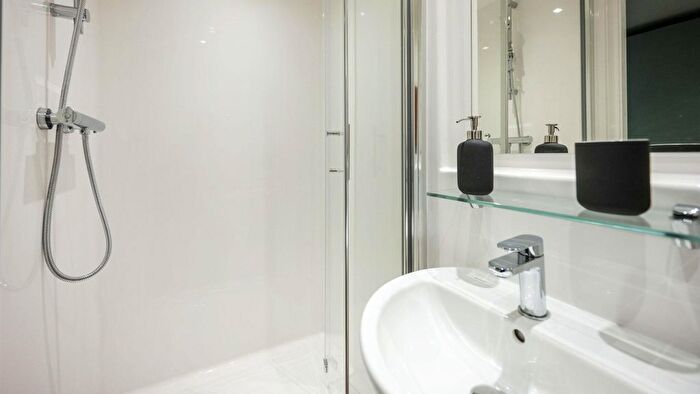 1 Bedroom Flat To Rent In Alfreton Road, Nottingham, NG7