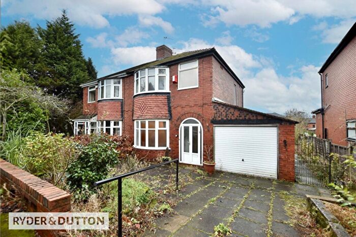 3 Bedroom Semi-Detached House For Sale In Allen Close, Shaw, Oldham, OL2