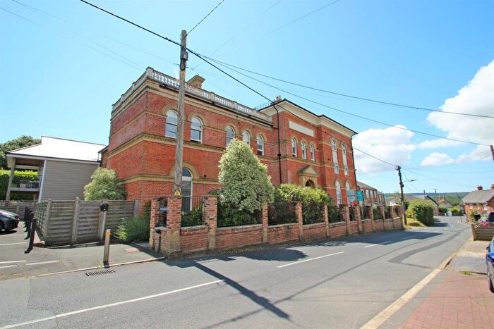 2 Bedroom Flat For Sale In Main Road, Havenstreet, PO33