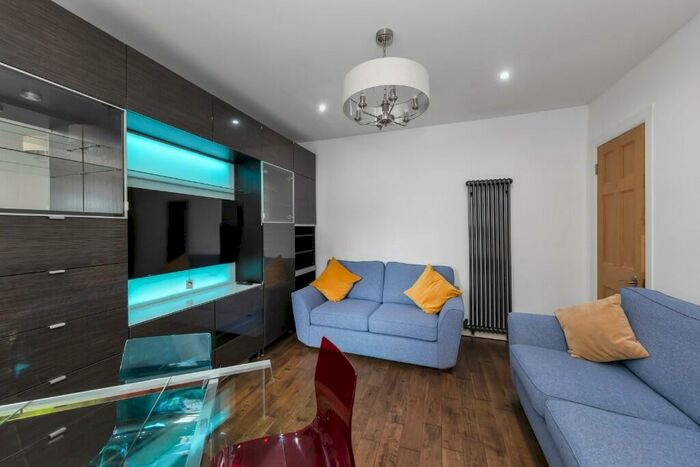 1 Bedroom Flat To Rent In West Crosscauseway, Edinburgh, EH8