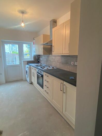 2 Bedroom Flat To Rent In Endsleigh Garden, Ilford, London, IG1