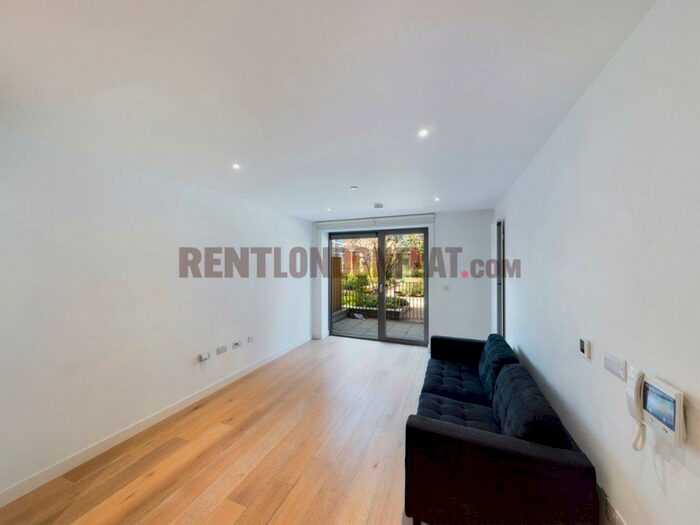 2 Bedroom Flat To Rent In Incredible Bed Flat In Silvertown, E16