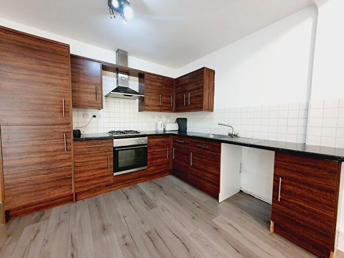 3 Bedroom Flat To Rent In Milton Road, Southsea, Hampshire, PO4