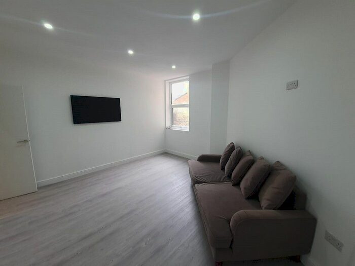 1 Bedroom Flat To Rent In Kirkgate, Bradford, West Yorkshire, BD1
