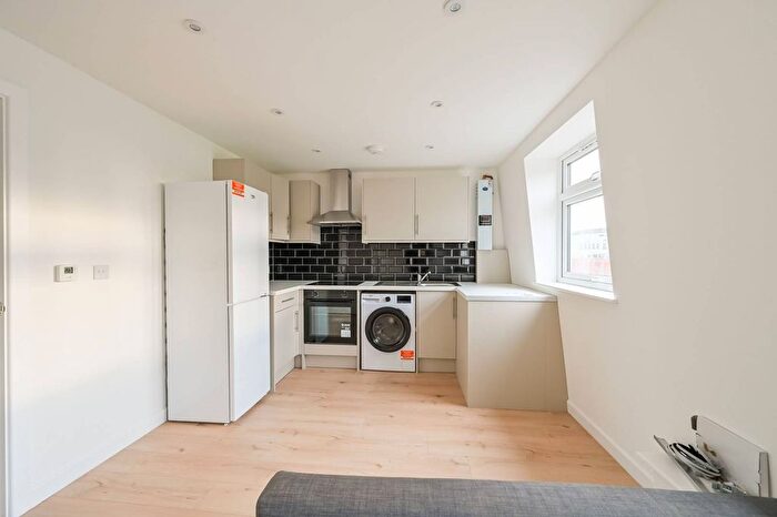 2 Bedroom Flat To Rent In East India Dock Road, Poplar, London, E14
