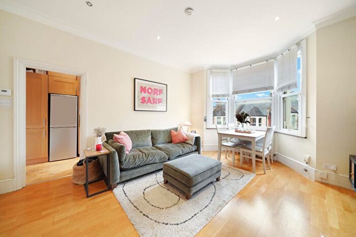 2 Bedroom Flat To Rent In Gladys Road, West Hampstead, NW6