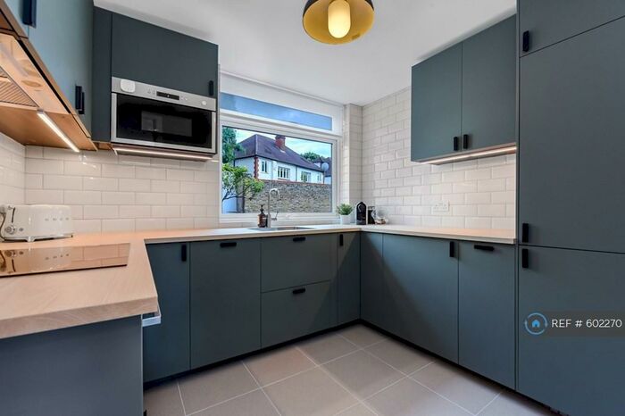 2 Bedroom Flat To Rent In Palace Road, Kingston Upon Thames, KT1