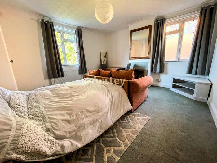 1 Bedroom Flat To Rent In Hill Lane, Southampton, SO15