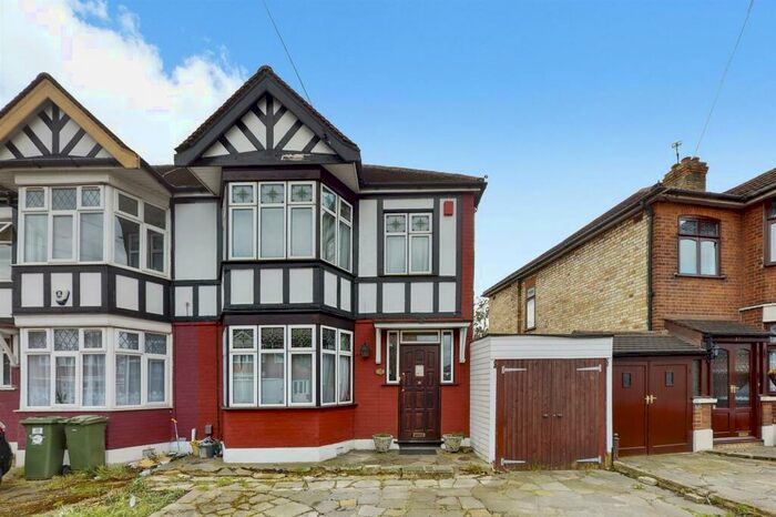 4 Bedroom Semi-Detached House To Rent In Havering Gardens, Chadwell Heath, RM6
