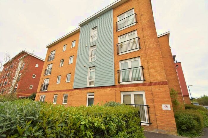 2 Bedroom Apartment To Rent In Little Hackets, Havant, PO9