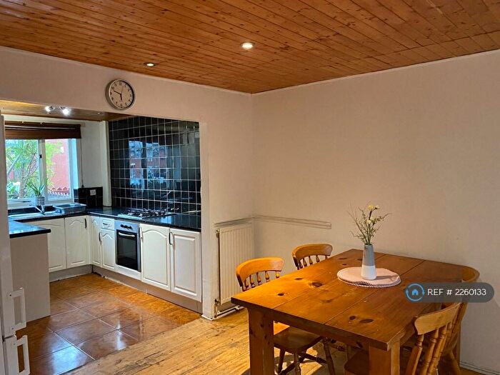 4 Bedroom Semi-Detached House To Rent In Kimberley Walk, Manchester, M15