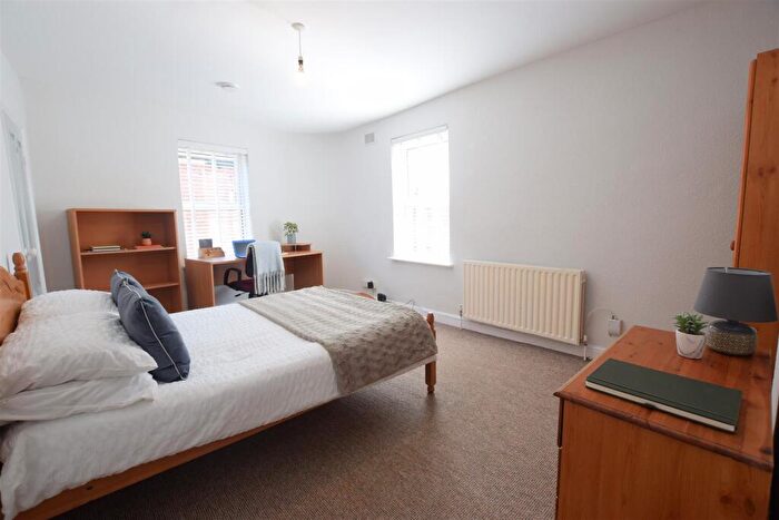 3 Bedroom End Of Terrace House To Rent In Rudgard Lane - Student House - /, LN1