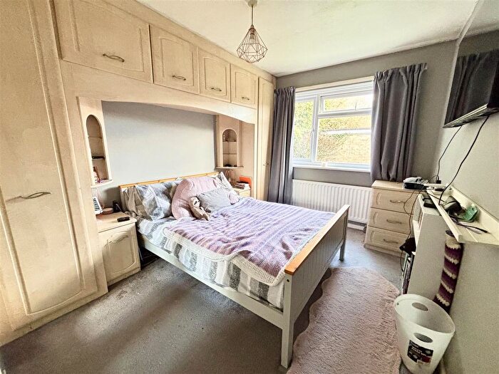 2 Bedroom Flat For Sale In Symes Road, Hamworthy, Poole, BH15