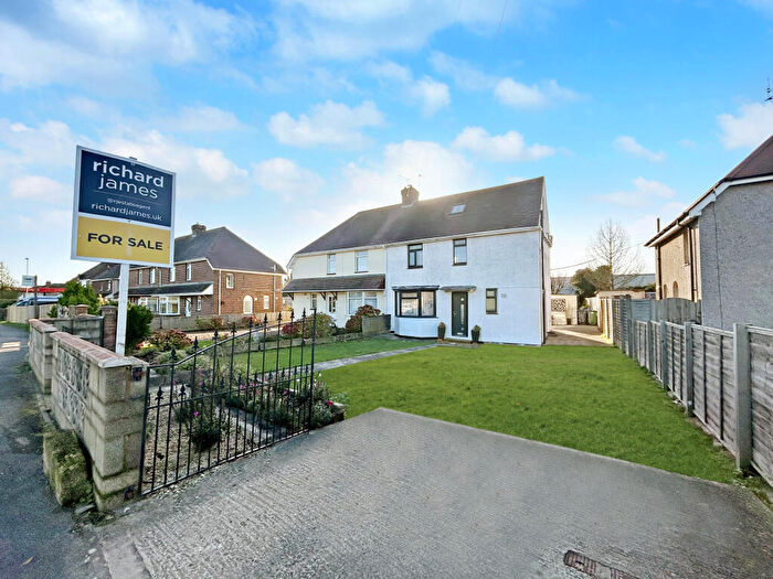 4 Bedroom Semi-Detached House For Sale In Ermin Street, Blunsdon, Swindon, SN26