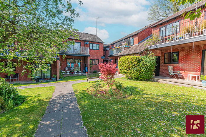 1 Bedroom Flat To Rent In Lower Broadmoor Road, Crowthorne, RG45