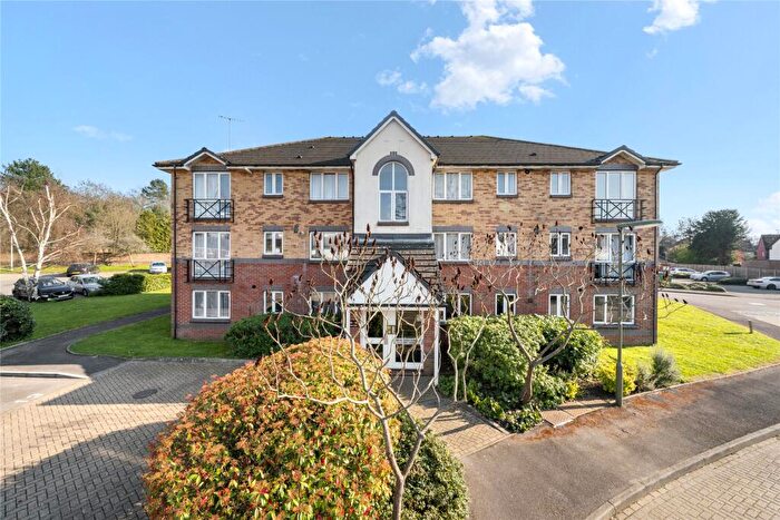 1 Bedroom Flat For Sale In Parry Drive, Weybridge, Surrey, KT13