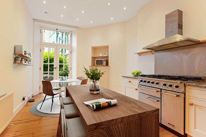 2 Bedroom Flat For Sale In Findhorn Place, Grange, Edinburgh, EH9