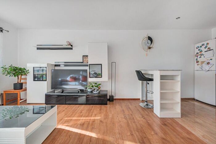 1 Bedroom Flat For Sale In Prestatyn Road, Rumney, Cardiff, South Glamorgan, CF3