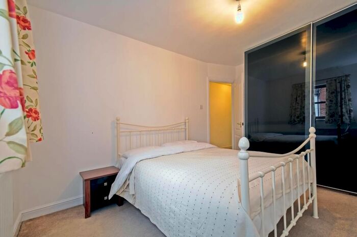 1 Bedroom Flat To Rent In Lilford Road, London, SE5