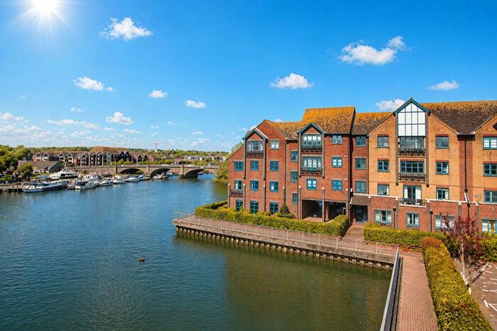 2 Bedroom Flat For Sale In Dell Wharf, Bitterne Park, Southampton, SO18