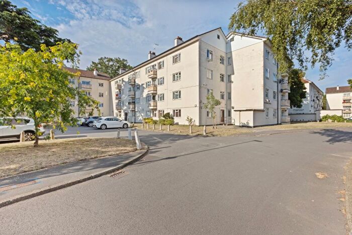 3 Bedroom Flat To Rent In Kingsnympton Park, Kingston-Upon-Thames, KT2