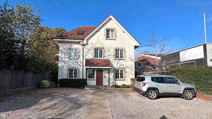 2 Bedroom Flat For Sale In Milford Road, Lymington, SO41