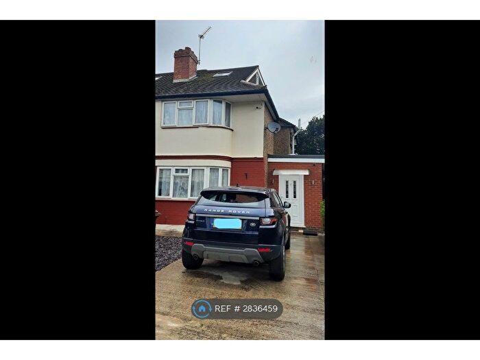4 Bedroom Semi-Detached House To Rent In Kingston Avenue, Bedfont, TW14