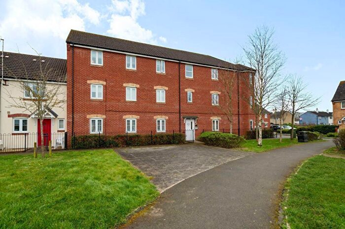 2 Bedroom Flat For Sale In Horsham Road, Swindon, Wiltshire, SN3