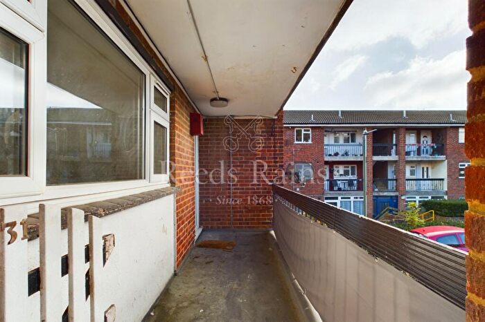 2 Bedroom Apartment For Sale In Stonewood, Bean, Dartford, Kent, DA2